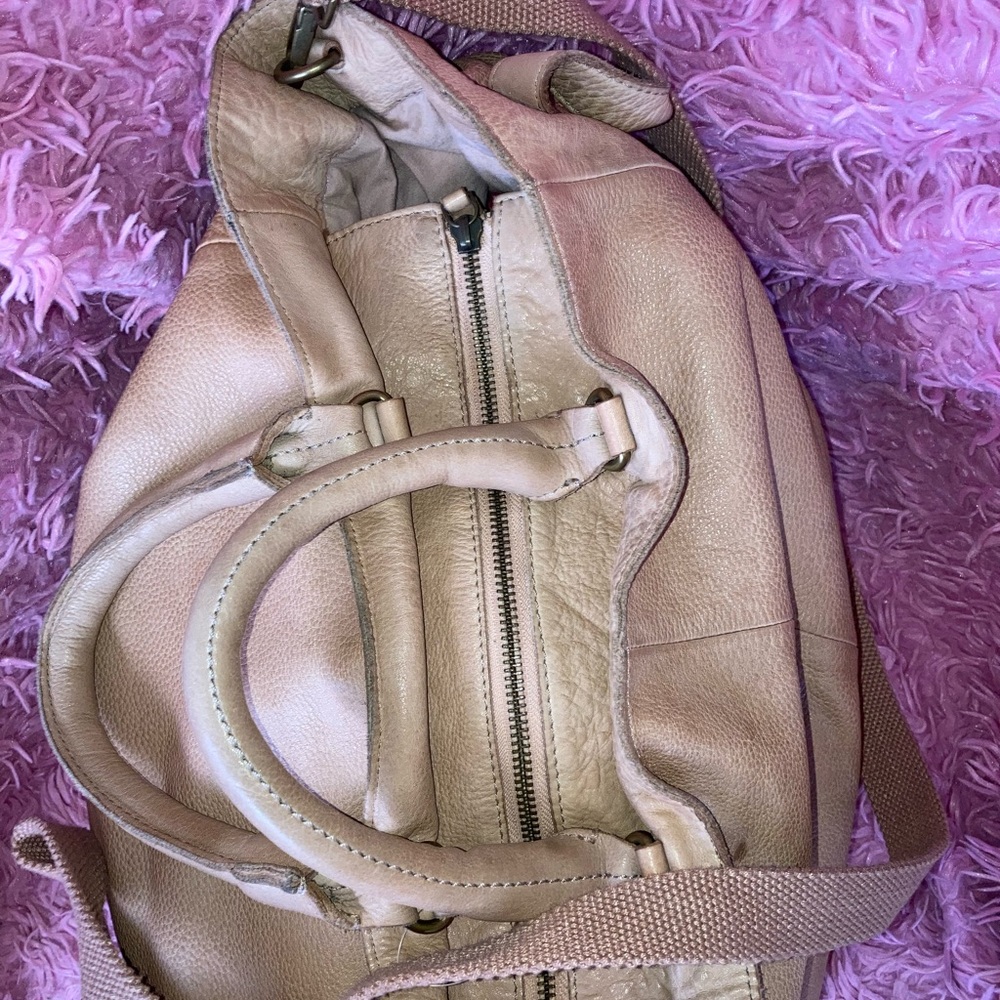 Free People Leslie Distressed Leather Large Tote In Conch Pink - Picture 10 of 16